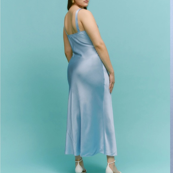 NWT Reformation daytona silk dress in the color horizon ( baby blue) - Picture 4 of 5